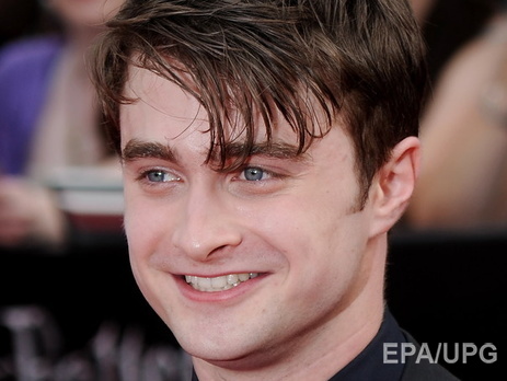 Рэдклифф исполнил роль трупа в фильме 