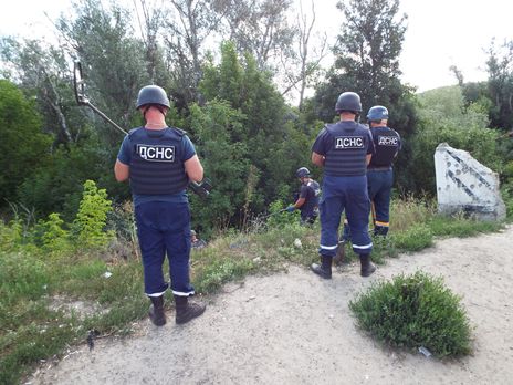 Возле моста в Станице Луганской саперы нашли 49 взрывоопасных предметов – ГСЧС