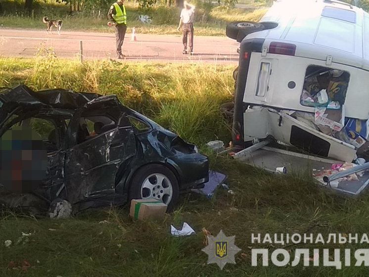 В результате ДТП в Житомирской области погибло два человека, еще три пострадали
