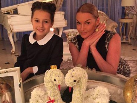 Прыжок дочери Волочковой в бассейн напугал поклонников балерины