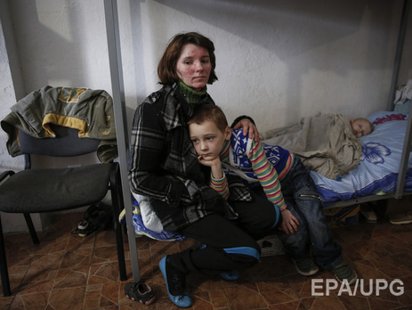 Рада обязала местные власти в зоне военных действий отселять детей в безопасные районы в первую очередь