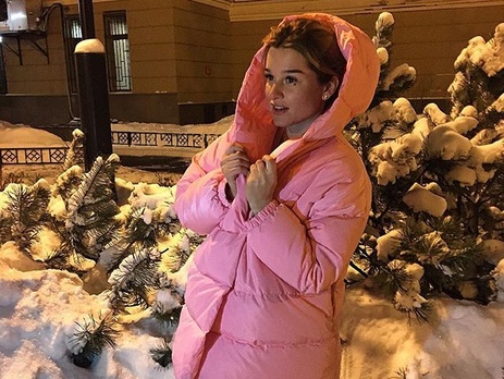 Бородина надела стерильную маску в кинотеатр