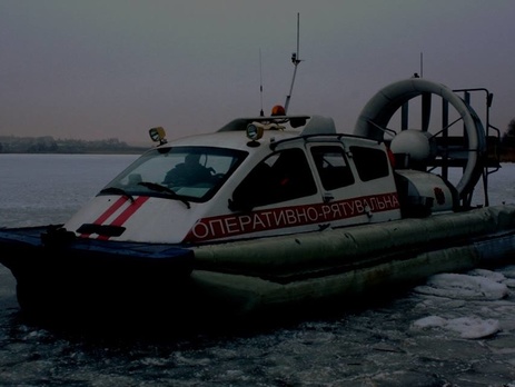 На Каховском водохранилище спасатели ищут двух человек, оказавшихся на оторвавшейся льдине