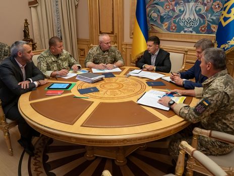 ﻿Зеленський скликав термінову нараду із силовиками через загибель військових на Донбасі