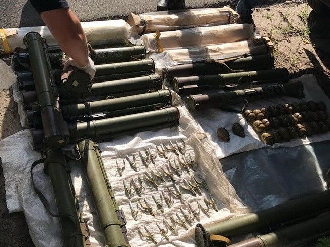 ﻿У Луганській області затримали трьох військових, які незаконно торгували зброєю – СБУ