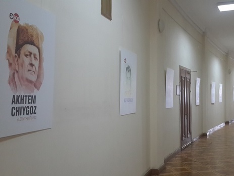 В МИД Украины открылась выставка, приуроченная к годовщине ареста Чийгоза. Фоторепортаж