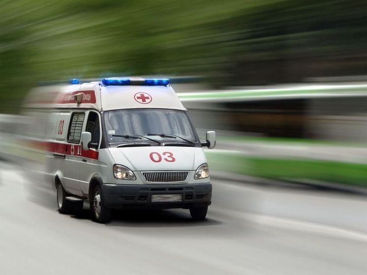 ﻿У Росії внаслідок ДТП автобус із туристами зірвався з обриву, щонайменше 30 людей постраждало