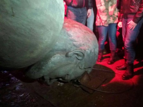 Филатов: Ни один сторонник Оппоблока не пришел защищать памятник Петровскому. Трусы