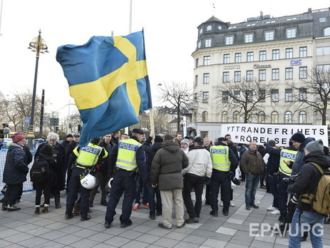 В Стокгольме футбольные фанаты в масках нападали на мигрантов – СМИ