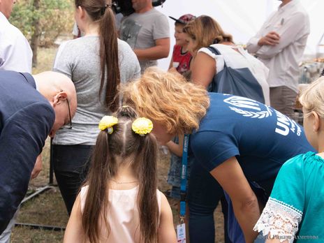 ﻿Діти Донбасу розповіли свої історії іноземним послам