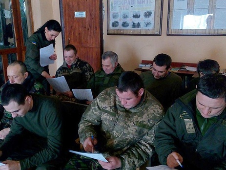 НГУ: В Луганской области офицер-психолог батальона старший лейтенант Маргарита Мудраченко провела анкетирование бойцов