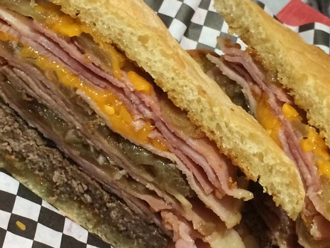 В США в честь Трампа назвали гамбургер