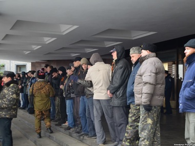 СМИ: В парламент Крыма впустили депутатов и спикера