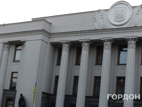 Рада не смогла включить в повестку дня закон, позволяющий исключать кандидатов в нардепы из избирательного списка после выборов