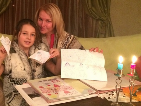 Дочь Волочковой скатилась по лестнице. Видео