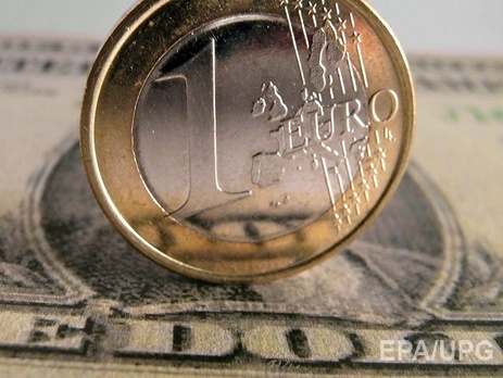 Нацбанк опустил курс гривны к доллару до 25,87 грн/$