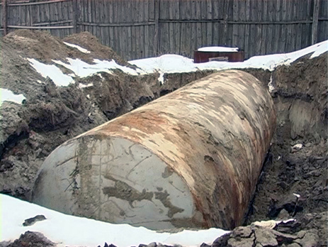 В Сумской области полиция обнаружила нелегальную нефтебазу