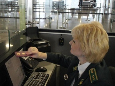 Минобороны: Для выезда военнообязанных граждан Украины за границу не нужны справки из военкоматов 