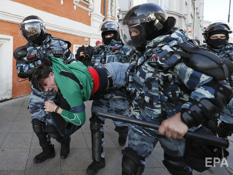 ﻿Кількість затриманих на акціях протесту в російських містах перевищила 300 осіб
