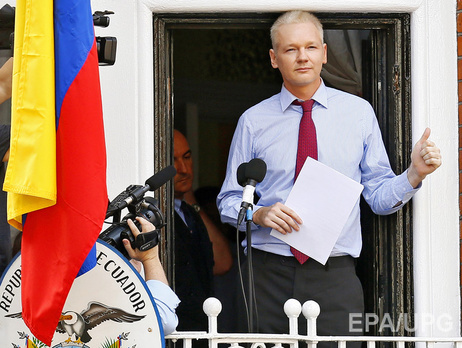 Ассанж заявил о готовности сдаться британской полиции