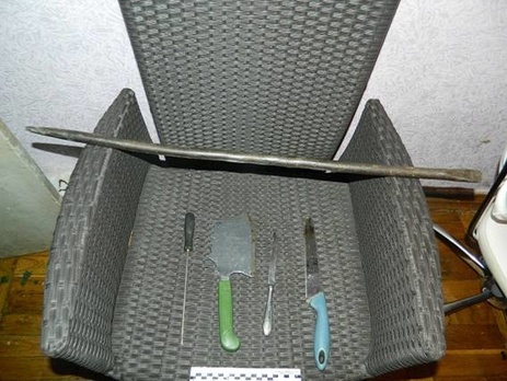 Киевлянин тяжело ранил мужчину и взял в заложники троих детей