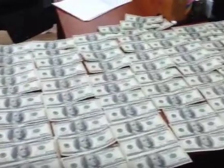 Экс-сотрудник МВД пытался дать взятку в ГПУ, чтобы снять арест с судна, заходившего в Крым
