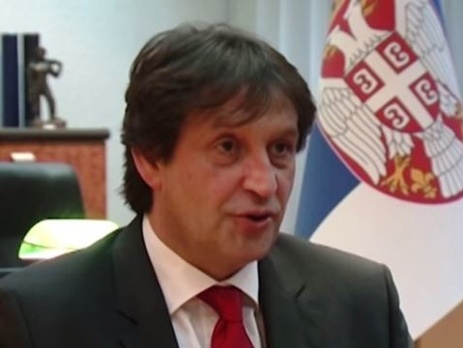 Сербский парламент проголосовал за отставку министра обороны из-за сексизма