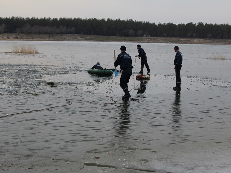 В Луганской области под лед провалились пятеро детей, двое погибли