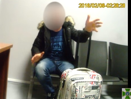 В аэропорту Жуляны мужчина с венгерским паспортом пытался за £3 тыс. подкупить пограничника