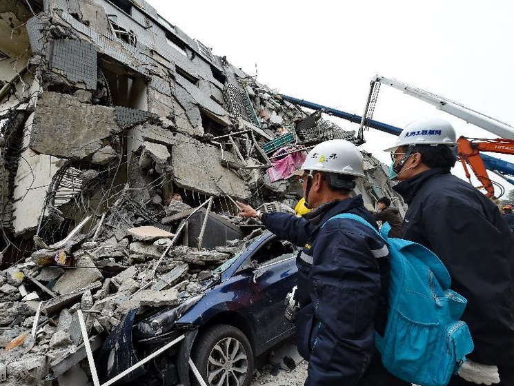 Число жертв мощного землетрясения на Тайване увеличилось до семи