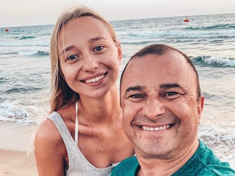 Новая пассия Павлика засветила кольцо на безымянном пальце