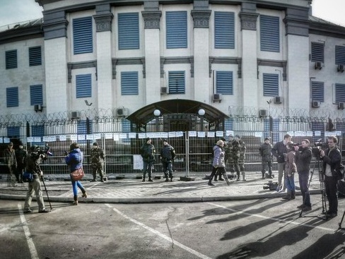 В Киеве возле посольства РФ проходит акция в поддержку российского активиста Дадина &ndash; СМИ