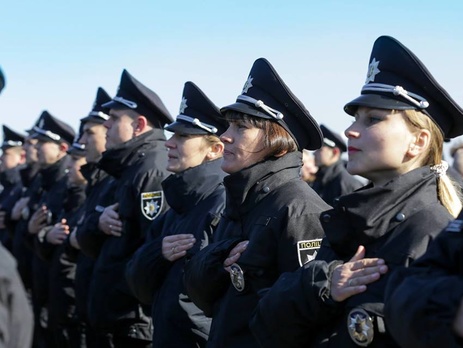 В Херсоне начали работу патрульные полицейские, а в Славянске и Краматорске – группы быстрого реагирования. Фоторепортаж