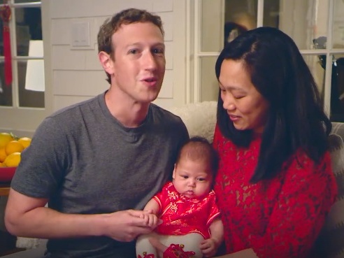 Цукерберг с женой и дочерью поздравил интернет-сообщество с восточным Новым годом на китайском языке. Видео