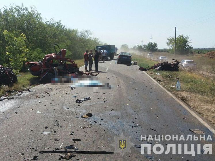 В Одесской области столкнулись три автомобиля, четыре человека погибли