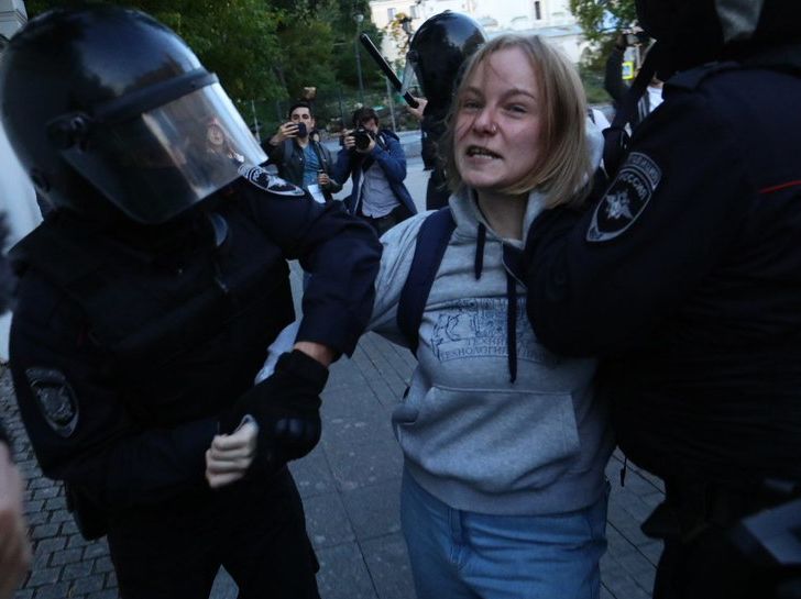 ﻿Протести в Москві: у постраждалої під час затримання дівчини діагностували черепно-мозкову травму