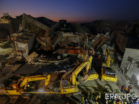 После землетрясения на Тайване пропавшими без вести считаются более 100 человек