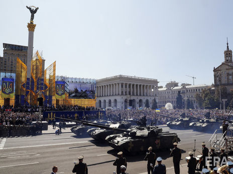 Президент України Володимир Зеленський заявляв, що військового параду 24 серпня не буде 