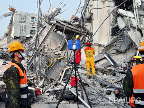 На пострадавшем от землетрясения Тайване продолжаются спасательные работы 
