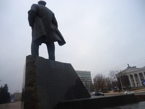 В Донецке восстановили памятник Ленину и задержали подозреваемых в его подрыве