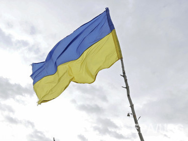 Украинский боец в свой день рождения вывесил флаг Украины на оккупированной территории на Донбассе. Видео