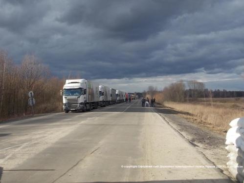 Госпогранслужба сообщает о накоплении грузового транспорта на украинско-белорусской границе