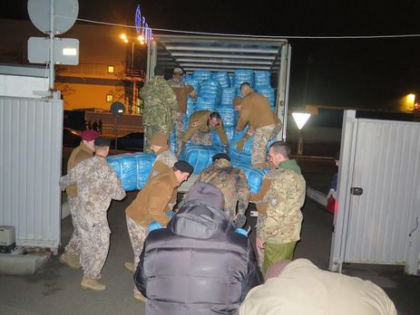 Латвийские военные передали украинским коллегам на Донбасс гуманитарную помощь