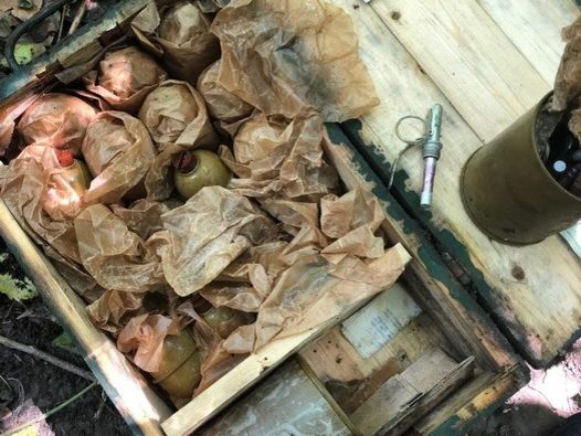 ﻿У Житомирській області біля військової частини виявили два ящики з гранатами