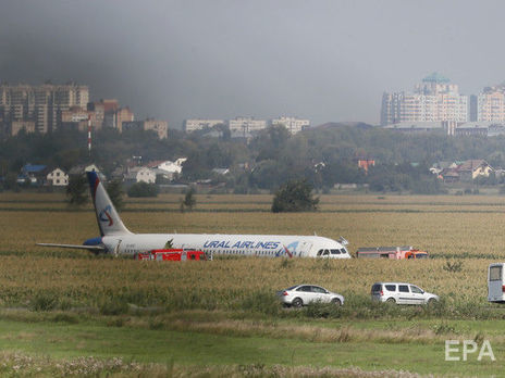 Лететь в Крым отказалось 162 пассажира самолета, который следовал из Москвы в Симферополь и совершил вынужденную посадку