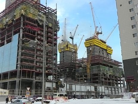 В Астане горели 14 этажей недостроенного небоскреба 