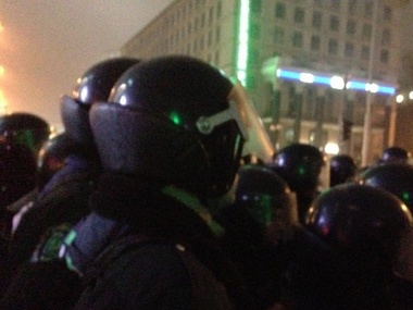 Силовики жестко разгоняют два Евромайдана в Киеве. Есть раненые и задержанные