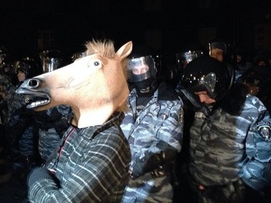 Евромайдан протестует со смехом. Фоторепортаж