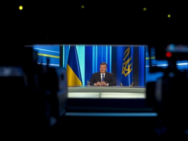 Источник: Янукович на Банковой дает интервью трем украинским телеканалам