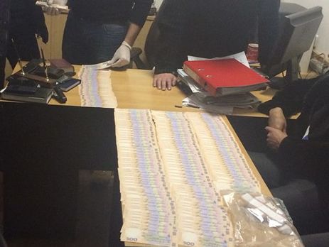 В Кривом Роге полицейский, стрелявший в себя при задержании за взятку, покончил с собой в больнице